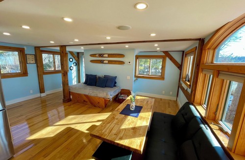 Deerfield Cottage | Lakefront House on Pleasant Lake - Pet Friendly