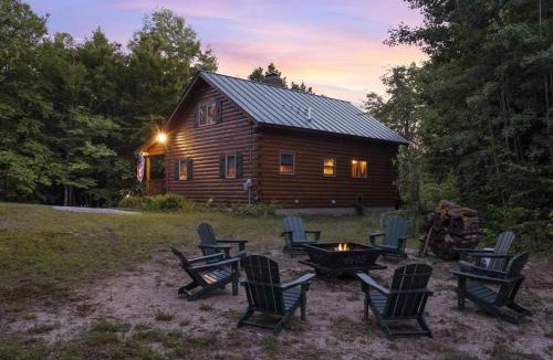 Washington House | Lakefront Log Cabin on 2 acres