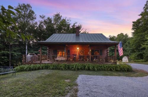 Washington House | Lakefront Log Cabin on 2 acres