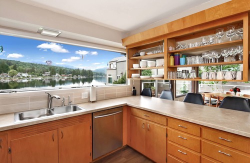 Bellingham House | Lakefront Paradise: Private Beach, Water Sports, Stunning Sunsets, Sleeps 8