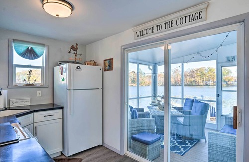 Tully Cottage | Lakefront Tully Cottage w/ Screened Porch!