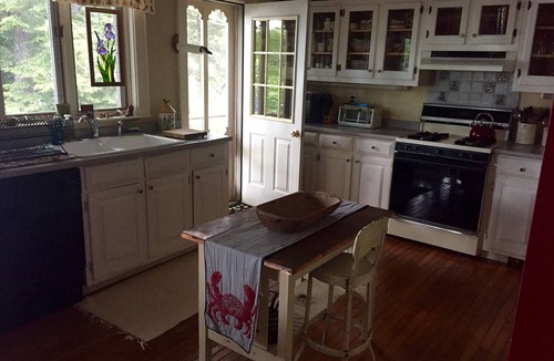 Enfield House | Lakeside Cottage Retreat