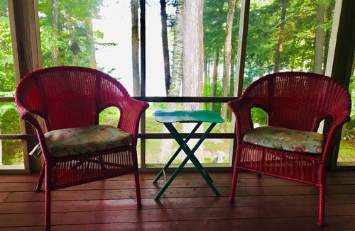 Enfield House | Lakeside Cottage Retreat
