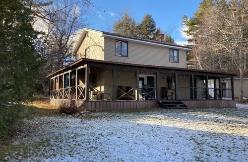 Lincoln Cabin | Lakeside Getaway on Upper Coldstream Pond