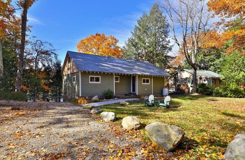 Forest Dale House | Lakeside Lodge at Fern Lake: 3BR/1BA Waterfront w/Dock