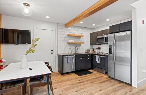 Lake George House | Lakeside Lodging