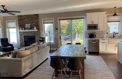 Malletts Bay House | Lakeside retreat with grill, fireplace, W/D, AC & sunset views - dog-friendly
