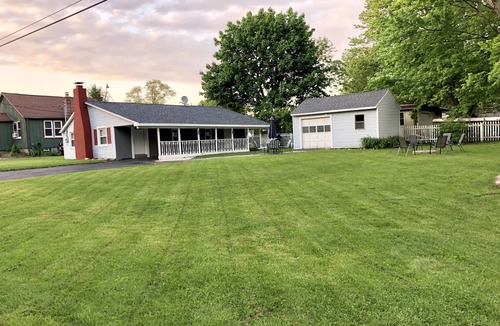 Olcott House | LAKETOWN COTTAGE: 3 bed, New Kitchen, LARGE yard; seconds from the lake & park!