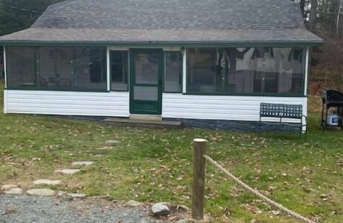Whitefield Cabin | Lakeview Cabin White Mountains Fish Kayak Firepit Santas Village Dog Friendly AC