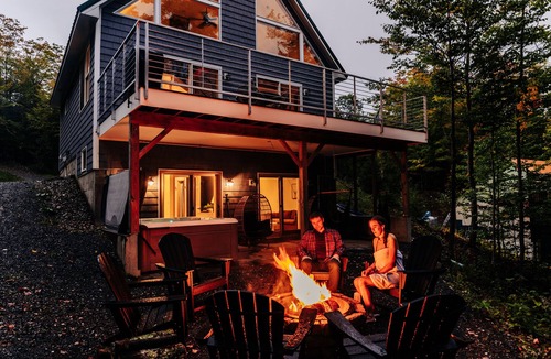 Green Mountains Cabin | Lakeview☀️Near Stowe🥾4 Bedroom👨‍👩‍👧‍👦Hot Tub🥂Mountain View🏔Canoe🛶Game Room🎱Swimming🏊‍♀️
