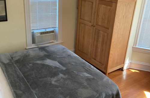 Old North End House | Lakeview Terrace 2 Bedroom With Magic Backyard, No Dogs