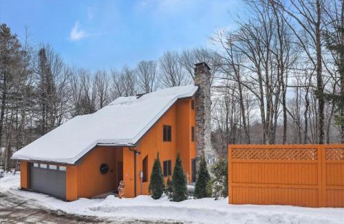 Killington House | Lakewood Lodge - 4BR, 2BA Ski Home - Private Hot Tub, Wood Fire, Kent Pond & EV Charger