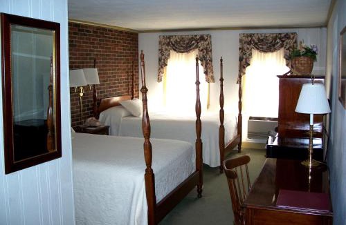 Hampton Hotel | Lamies Inn & The Old Salt Tavern