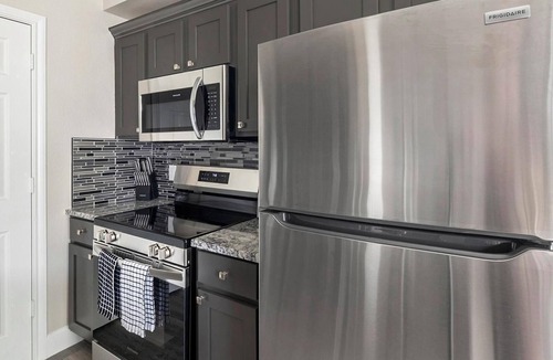 Richmond Apartment | Landing | Incredible 2BD, Gym, Clubhouse