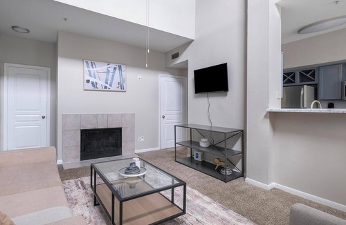 Briarforest Apartment | Landing | Stunning 2BD, Pool, Gym