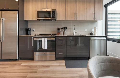 Baileys Crossroads Apartment | Landing | Stylish 1BD, Gym, Game Room