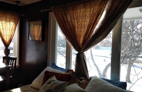 Malletts Bay Apartment | Large and Cozy, Scenic Walks, Private Entry, Jacuzzi Tub