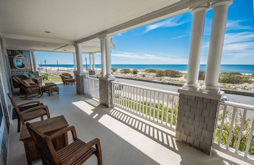 Admiral Estates House | LARGE BEACH FRONT HOME WITH POOL
