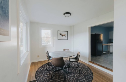 Morrisville Ski Chalet | Large Cozy -2 floor, 2-bedroom condo with WiFi, Game Room, 5 Minutes to Stowe