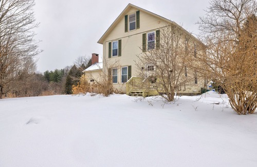 Morrisville Ski Chalet | Large Cozy -2 floor, 2-bedroom condo with WiFi, Game Room, 5 Minutes to Stowe