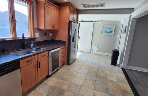 Town Bank House | Large Family Fun, 6BR/3 Bath, POOL, HOTTUB, Fenced Yard