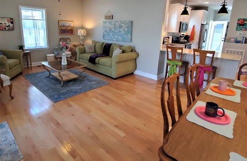 Colonial Beach House | Large Luxury 4 bed/3 bath Beach House-2 Blocks to beach, 1 Block to Bay