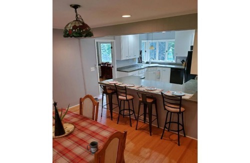 West Irondequoit House | Large Ranch*Pool*Hottub*Huge Backyard*