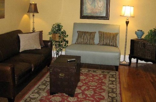 West Fens Condo | LARGE Studio Fenway/BackBay close to HOSPITALS & T