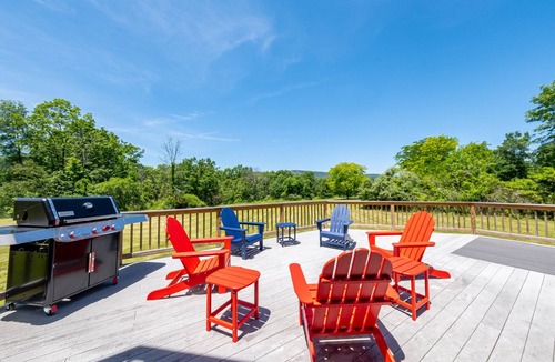 New Paltz House | Lavish and spacious mountain view home