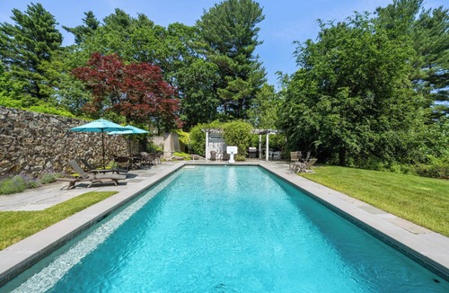 Dedham House | Lavish Boston Villa | 🏊 Pool, 🌸 Gardens, 🎲 Games, 📚 Library | 8BR Sleeps 18