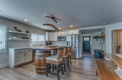 Hammondsport Cabin | Lazy Loon Cottage is a Charming KEUKA LAKE cottage with amazing views!