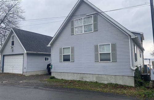 Lodi House | Level lakefront in Lodi