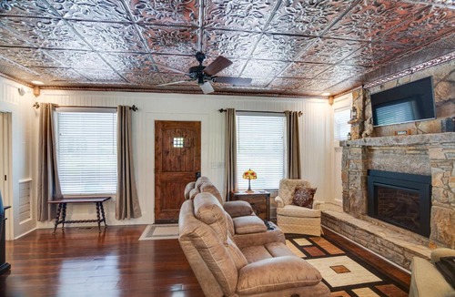 Lewisburg House | Lewisburg Home with City Park Views Near Downtown!