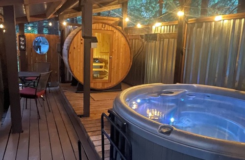 Paradise Estates Cabin | Li'l Finch Mt. Rainier tiny cabin with covered Hot tub and steam sauna
