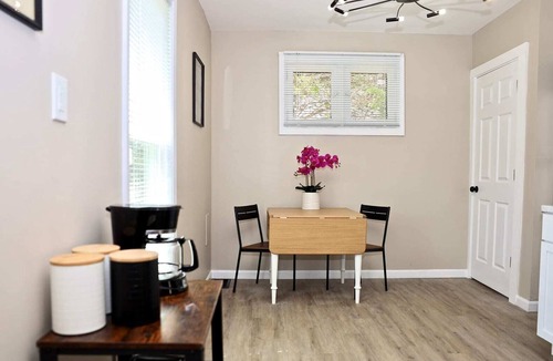 Norwood House | Lincoln, 1 Bed House near Xavier & Downtown