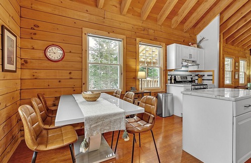 Warren Cabin | Lincoln Cabin 3 Bedroom Cabin