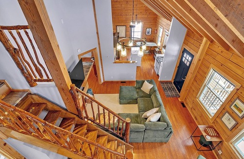 Warren Cabin | Lincoln Cabin 3 Bedroom Cabin