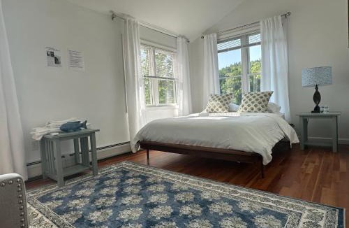 West Woodstock Hotel | Lincoln Inn & Gallery