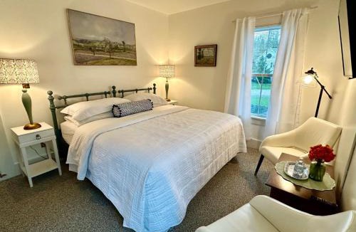 West Woodstock Hotel | Lincoln Inn & Gallery