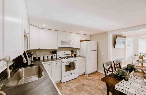 Winthrop House | Little Landing Cottage | Lakefront · Dock · Kayaks