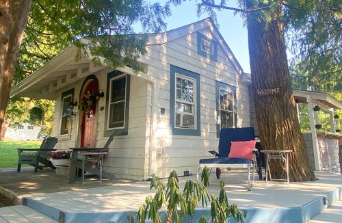 Germantown Cottage | Loblolly Cottage - Enchanting Retreat set among towering pines.
