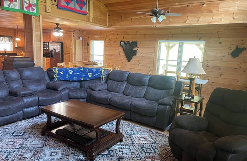 Saulsville Cabin | Located 3.6 miles from HM pinnacle trail. Stunning views accompanied by wildlife