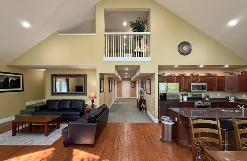 North Conway House | Locust Lodge #1 | 26 Beds, Sleeps 42, HotTub, Pool