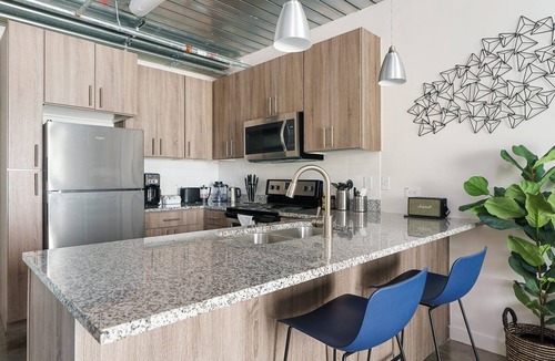 Midtown Apartment | Lodgeur | Gorgeous 1BR loft w/patio | Midtown