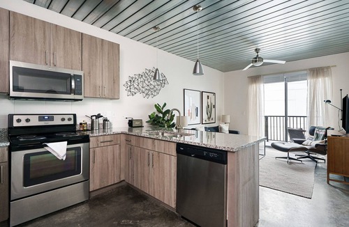 Midtown Apartment | Lodgeur | Gorgeous 1BR loft w/patio | Midtown