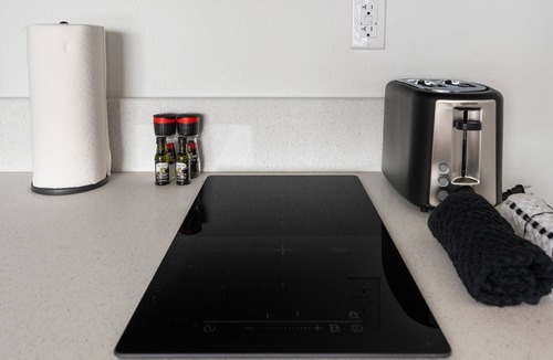 Greenway Plaza-Upper Kirby Apartment | Lodgeur | Studio near Med Center | Upper Kirby
