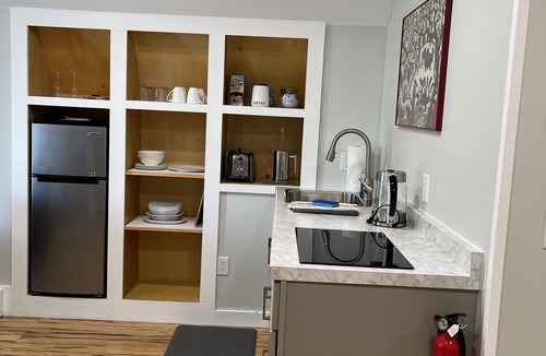 Bangor Apartment | "LOFTY-DIGS" A private, spacious studio in downtown Bangor.