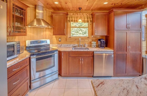 Whitefield House | Log Cabin Retreat in the White Mountains