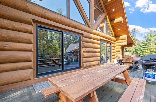 Glen Cabin | Log Cabin Retreat– Perfect for Summer getaway, with large arcade game room
