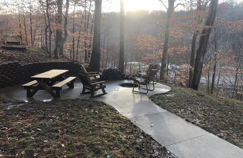 Roanoke Cabin | Log Cabin Stonewall Jackson Retreat